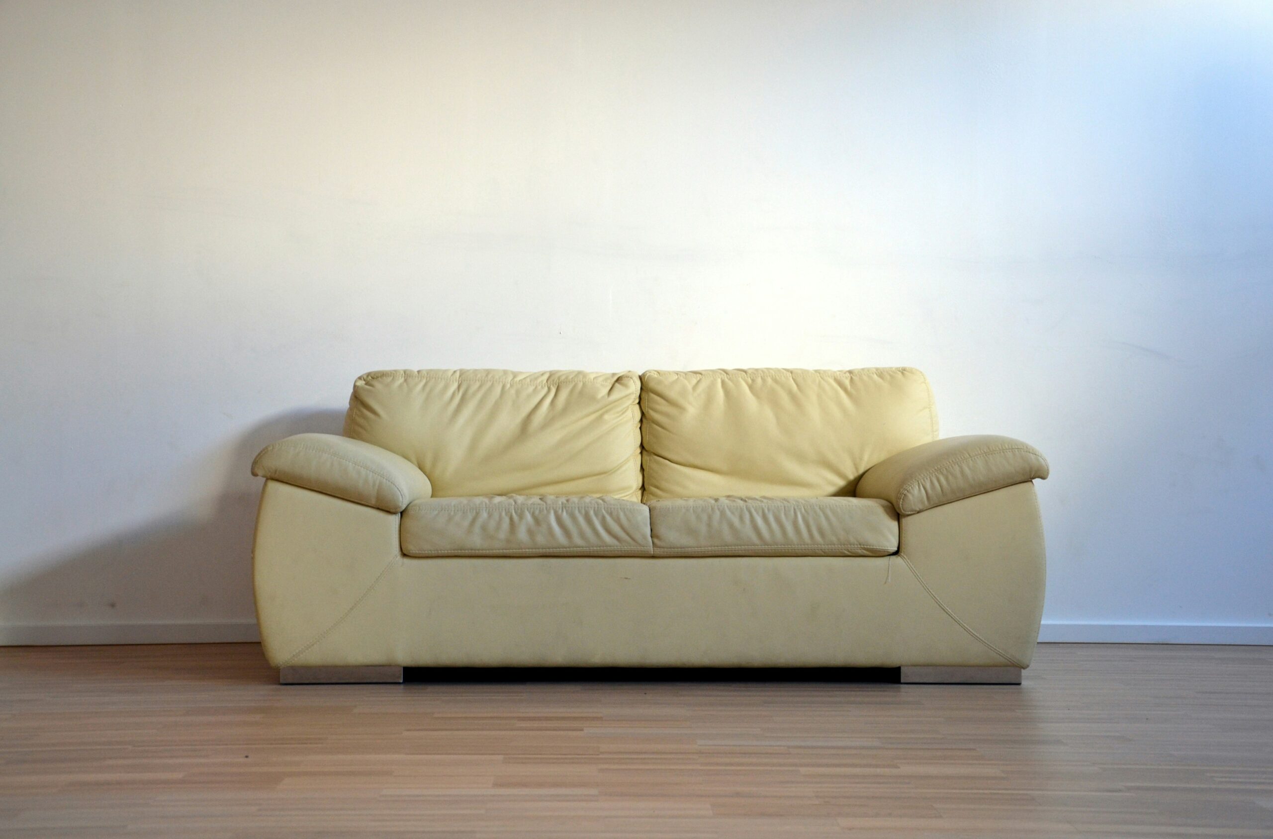 How to Deep Clean Your Sofa Effectively at Home